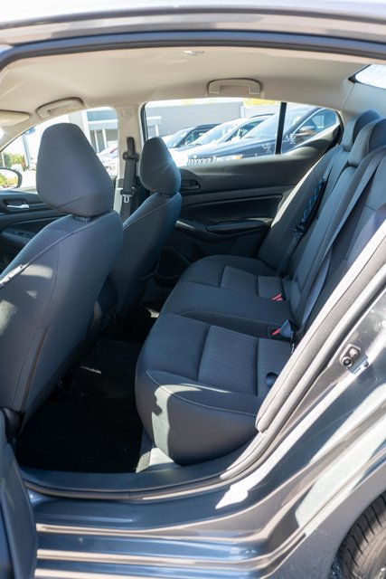 Used 2024 Nissan Altima 2.5 SV FWD image 11