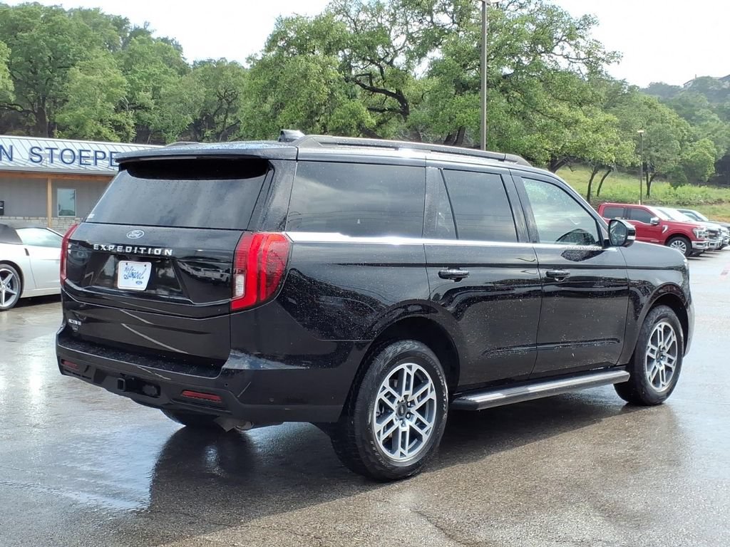 Certified 2025 Ford Expedition Active AWD/4WD image 9