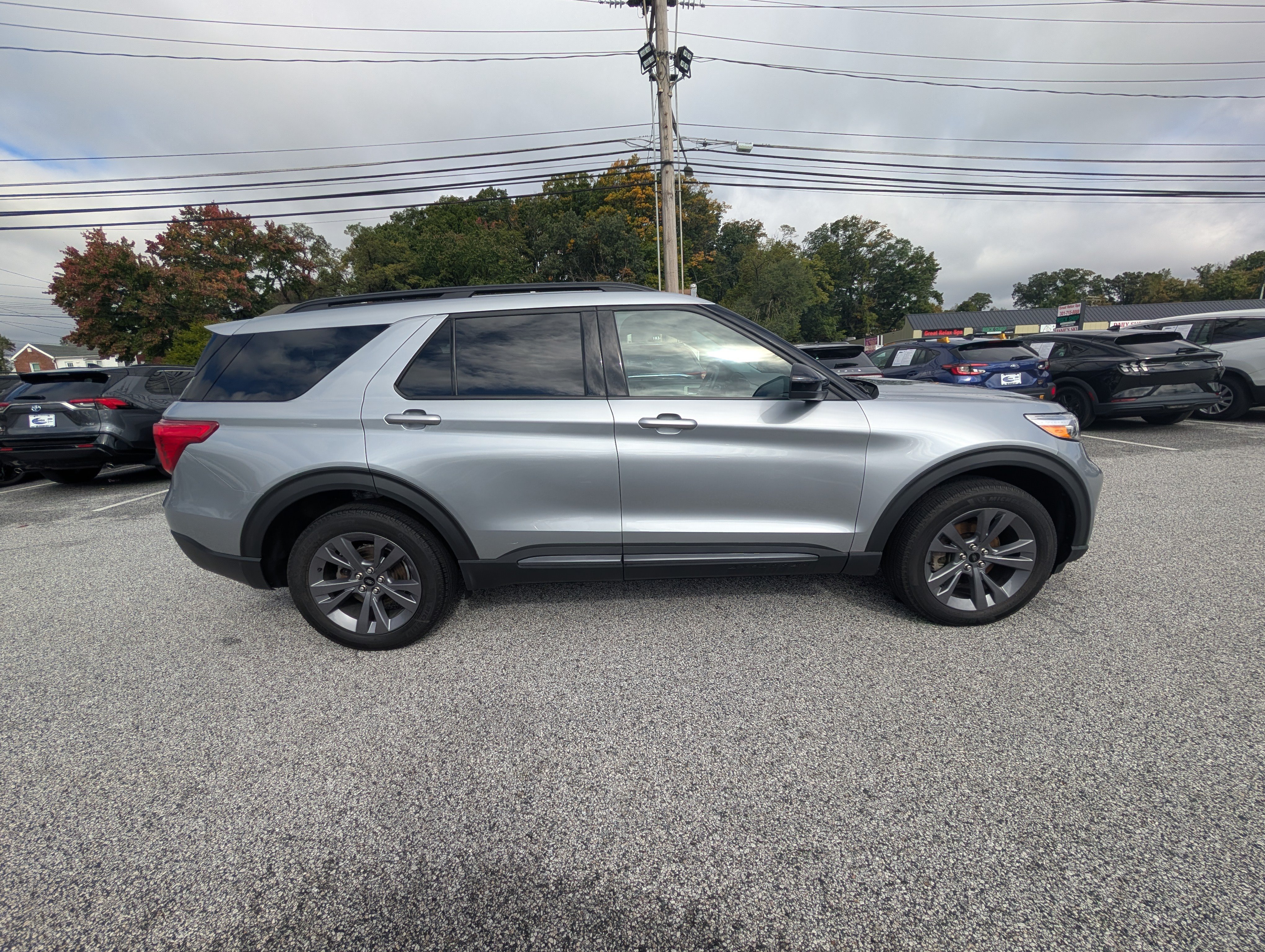 Certified 2023 Ford Explorer XLT w/ Equipment Group 202A AWD/4WD image 8
