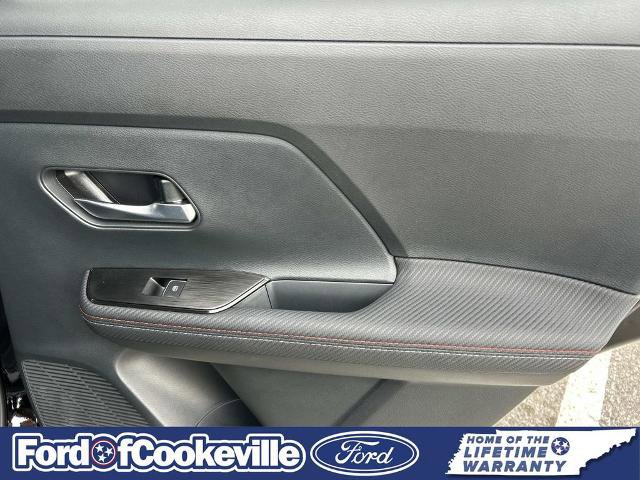 Used 2025 Nissan Kicks SR image 18