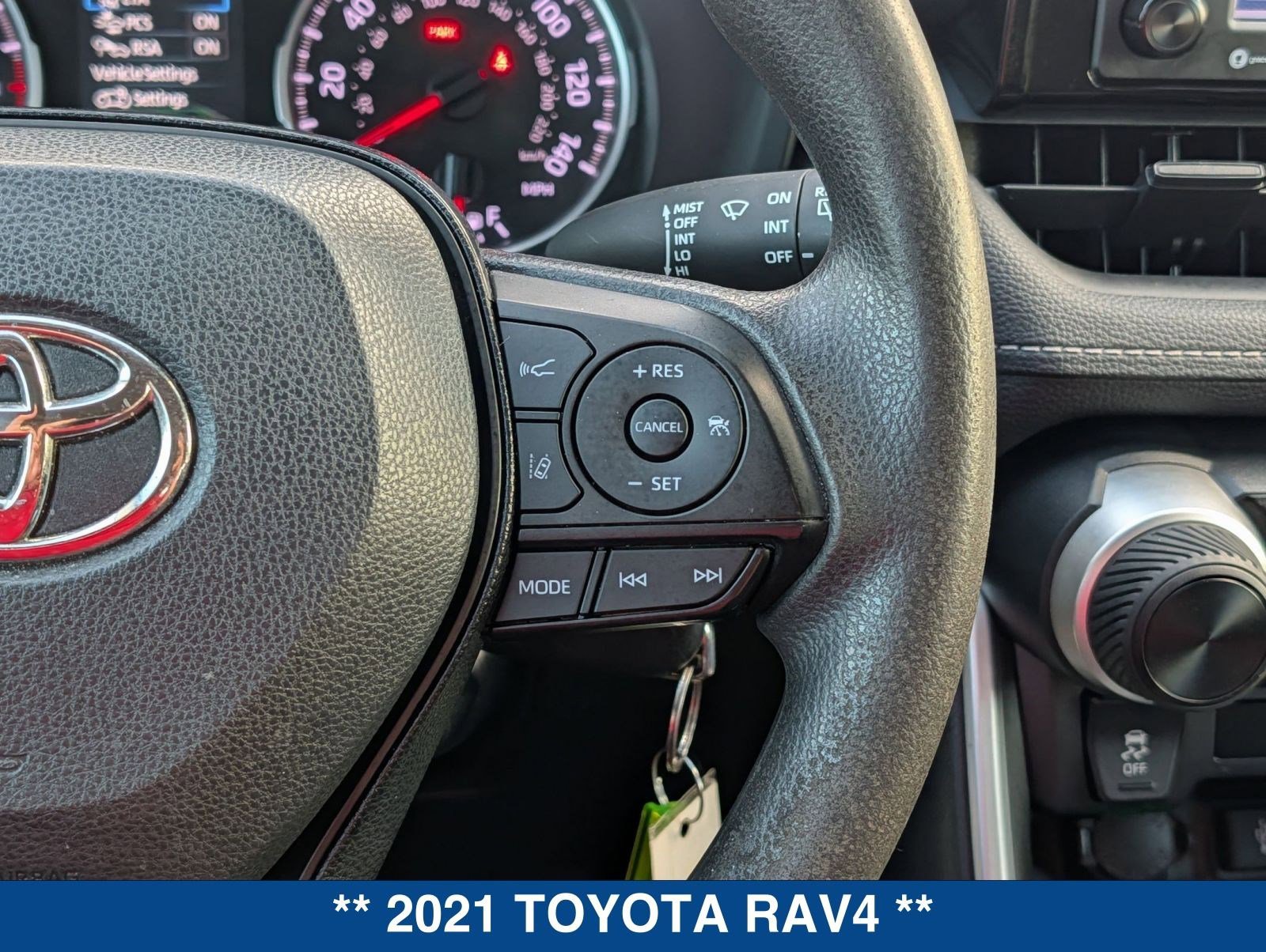 Used 2021 Toyota RAV4 LE image 24