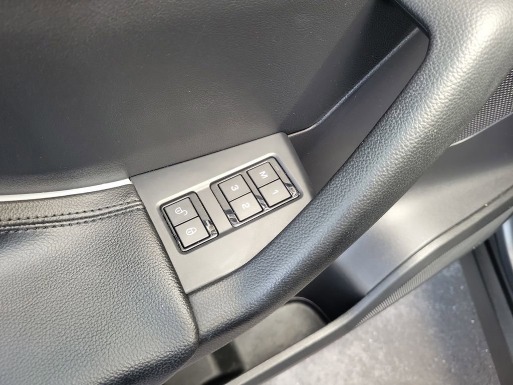 Used 2020 Jaguar F-PACE Premium image 14