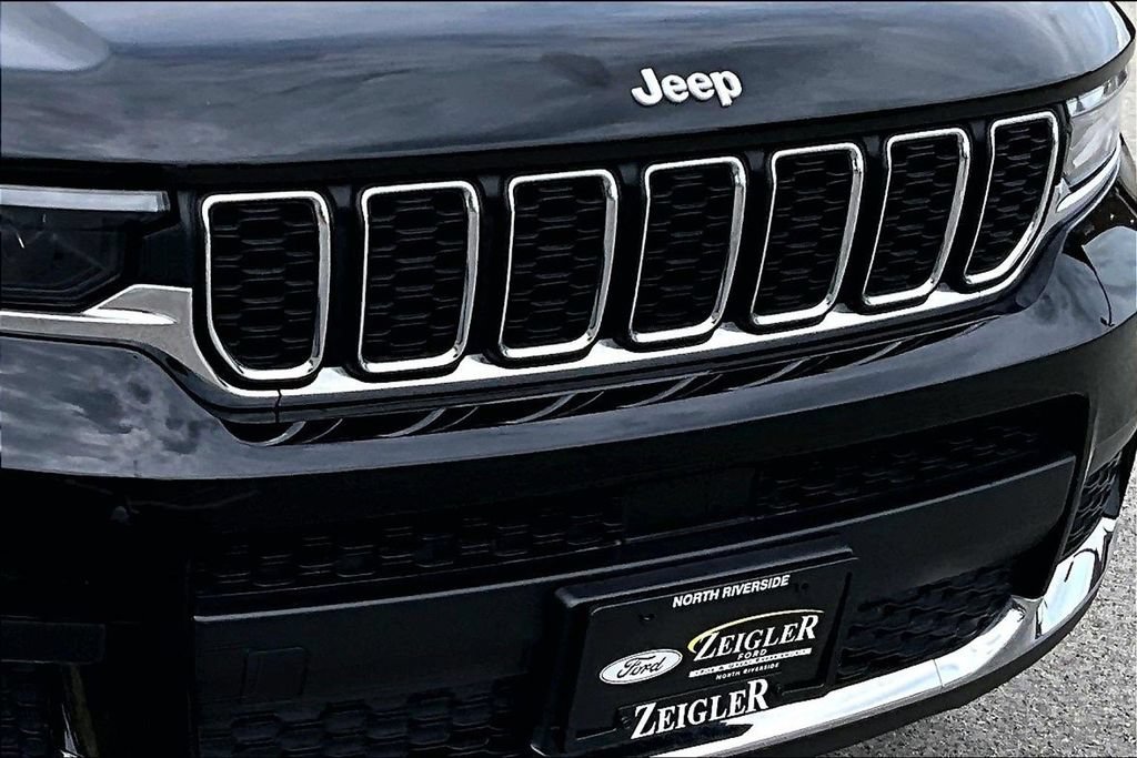 Used 2025 Jeep Grand Cherokee L Laredo AWD/4WD image 31