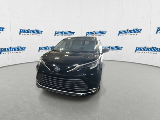 Used 2024 Toyota Sienna Limited AWD/4WD image 4