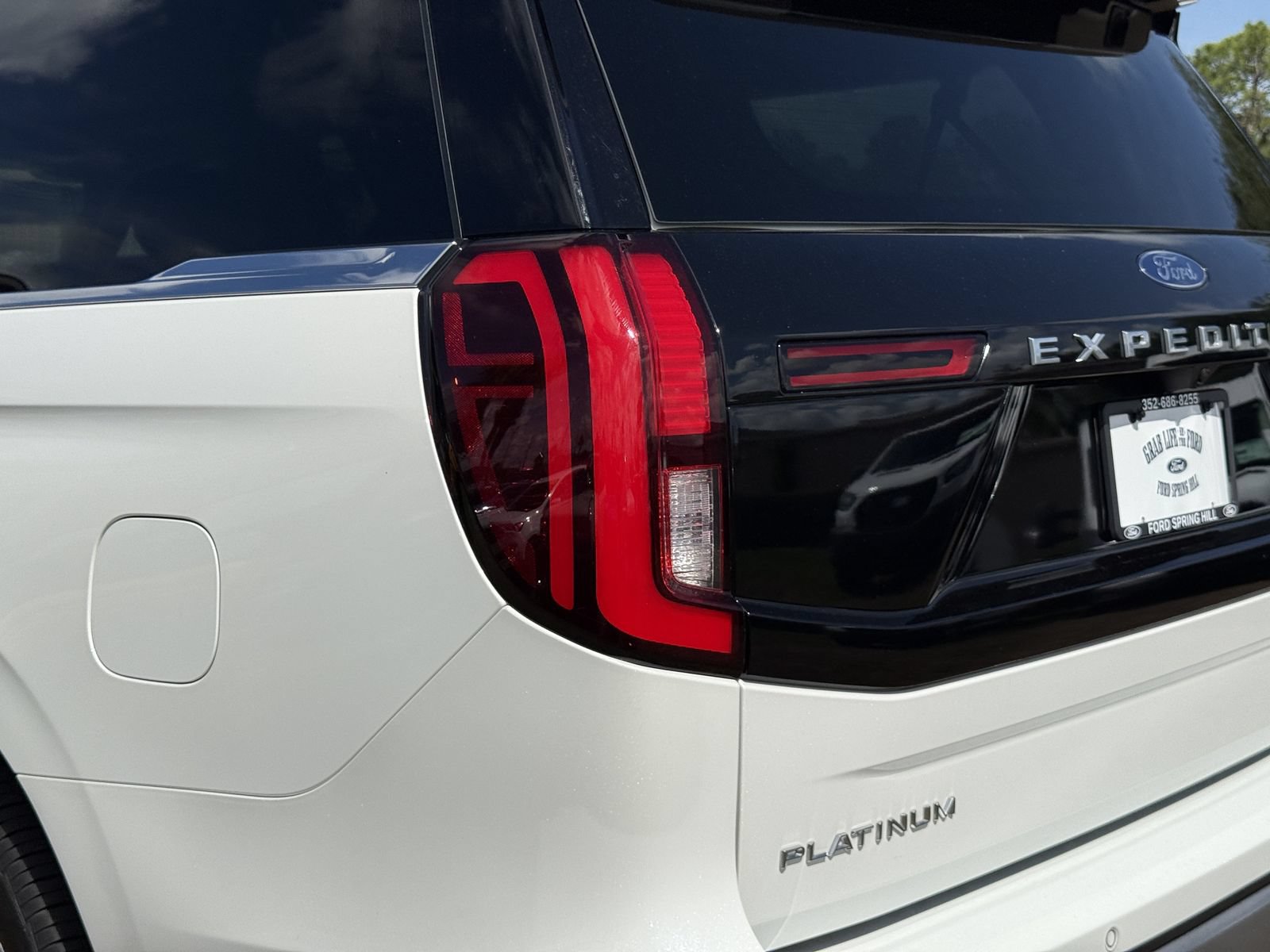 Certified 2025 Ford Expedition Max Platinum w/ Driver's Package AWD/4WD image 11