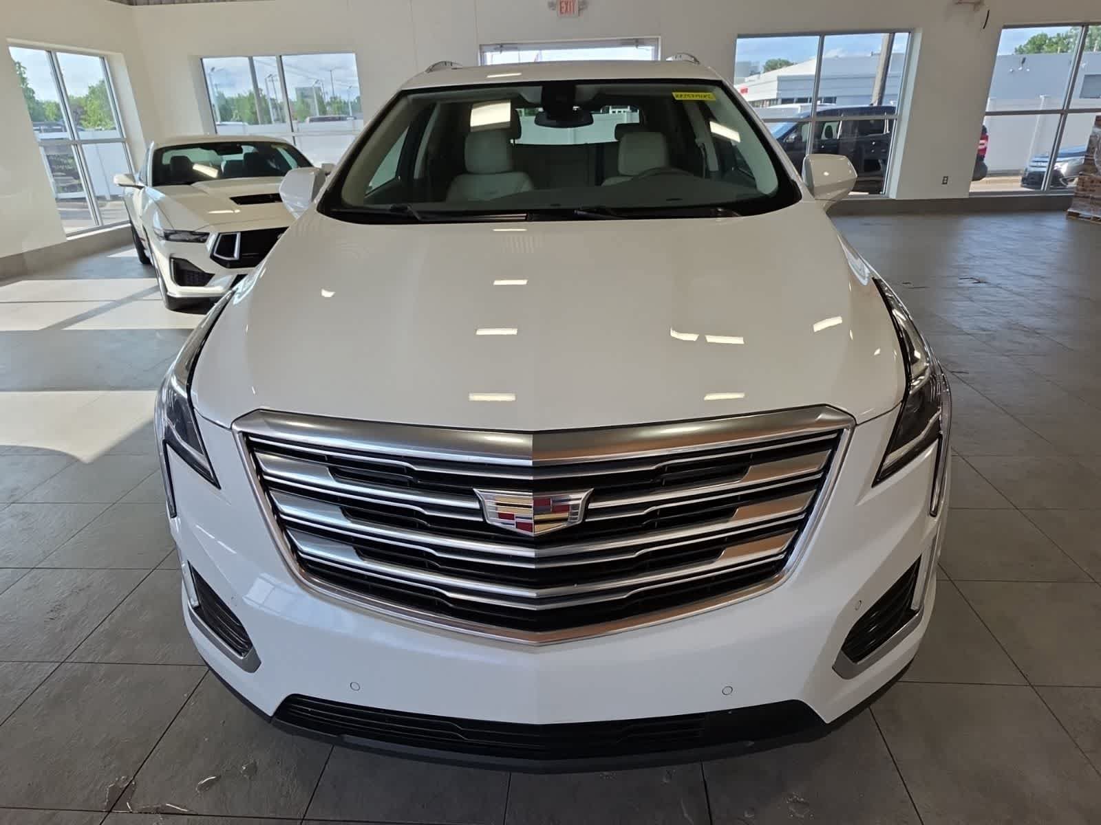 Used 2017 Cadillac XT5 Premium Luxury w/ Driver Assist Package AWD/4WD image 3
