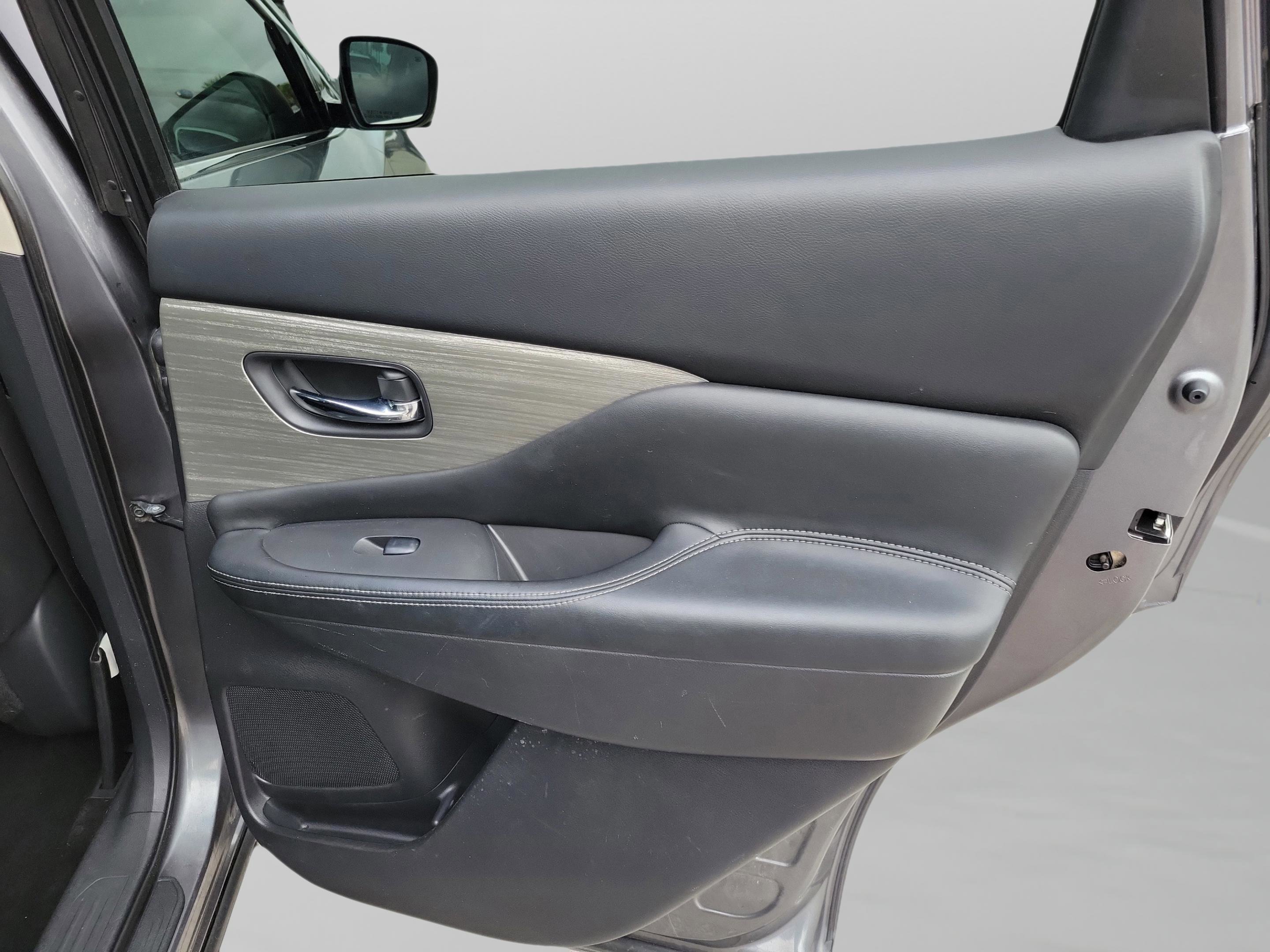 Used 2017 Nissan Murano SV w/ Premium Plus Package image 25