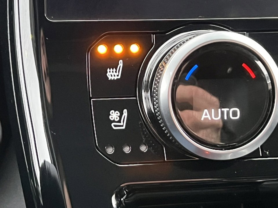 Used 2023 Toyota Highlander Limited image 30