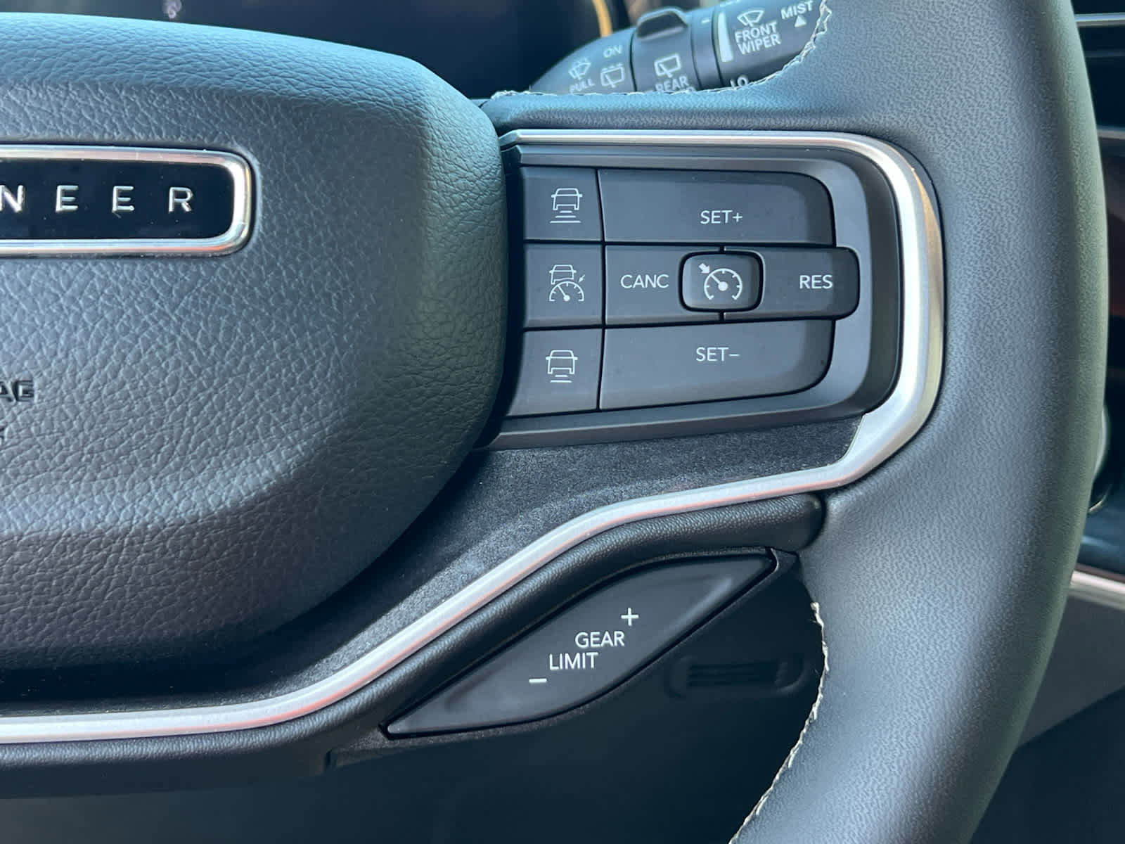 Used 2023 Jeep Wagoneer 4WD w/ Convenience Group I image 33