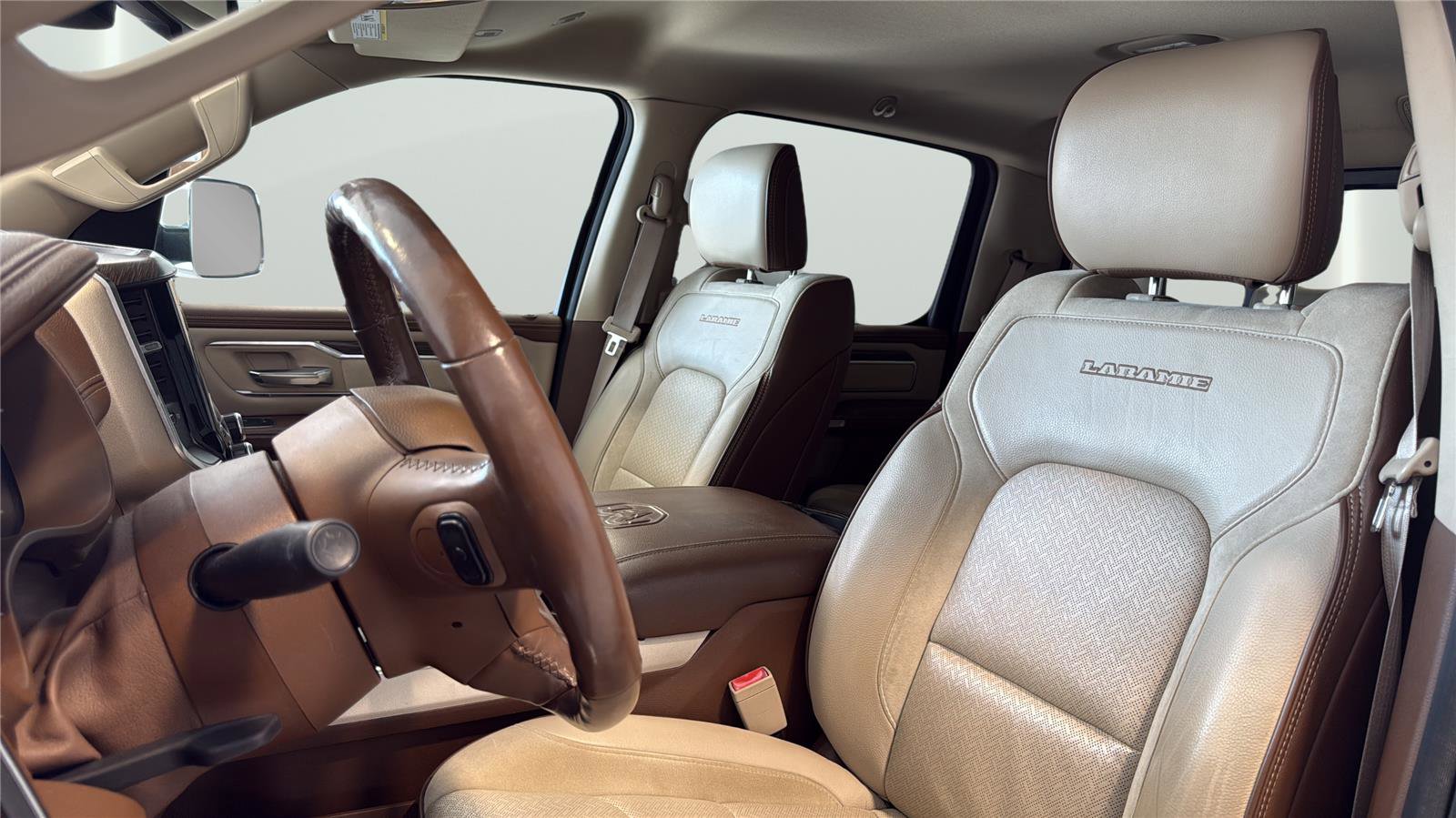 Used 2019 RAM 1500 Laramie AWD/4WD image 12