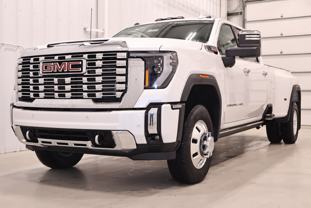 Used 2024 GMC Sierra 3500 Denali w/ Denali Reserve Package AWD/4WD image 6