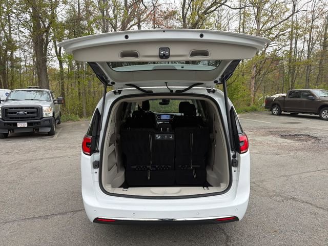 Used 2021 Chrysler Pacifica Touring-L AWD/4WD image 11