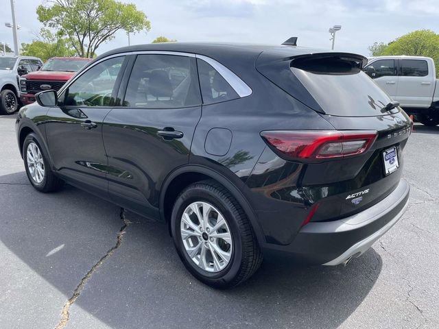 Certified 2023 Ford Escape Active w/ Cold Weather Package image 3