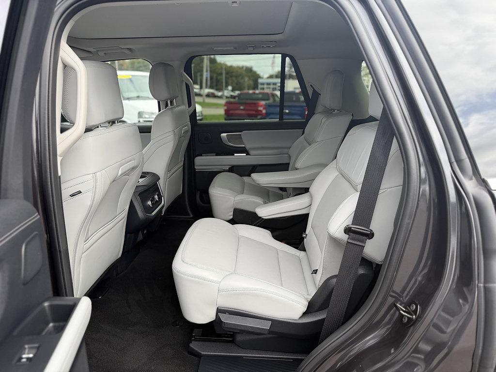 Certified 2025 Ford Expedition Platinum w/ Driver's Package AWD/4WD image 11
