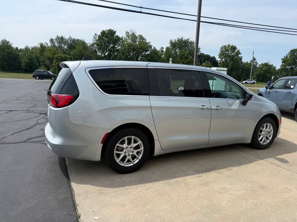 Used 2024 Chrysler Voyager LX FWD image 10