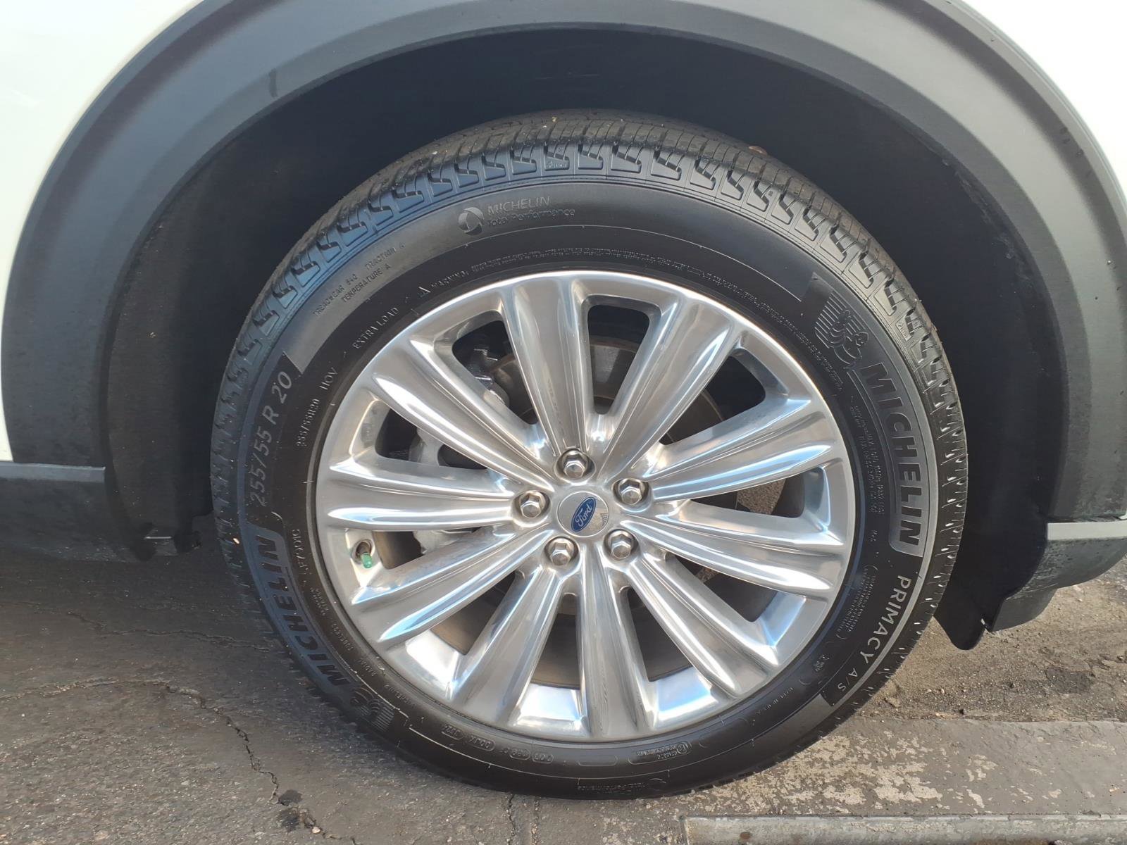 Certified 2024 Ford Explorer Limited w/ Equipment Group 301A image 9