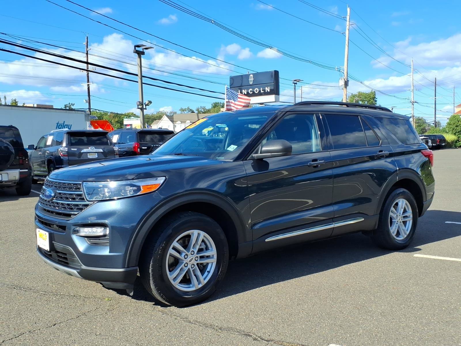 Certified 2023 Ford Explorer XLT w/ Equipment Group 202A AWD/4WD image 3