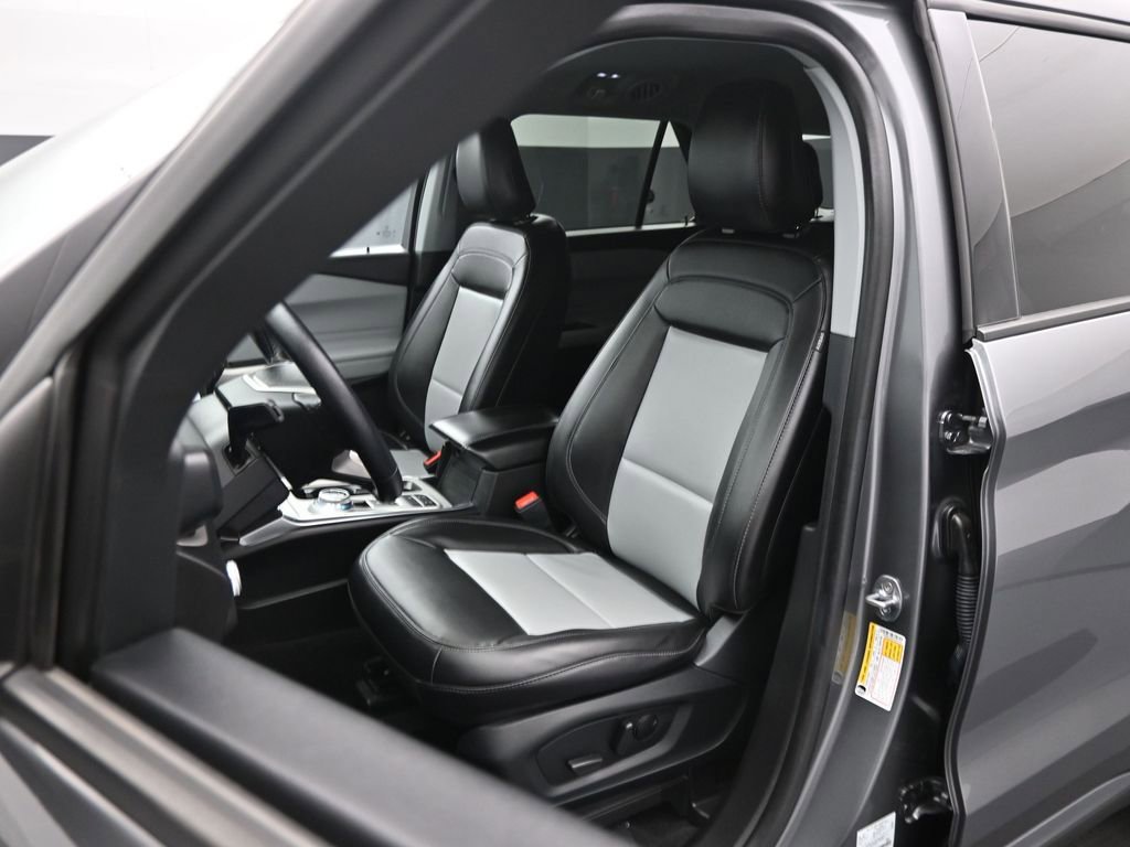 Certified 2023 Ford Explorer XLT w/ Equipment Group 202A image 9