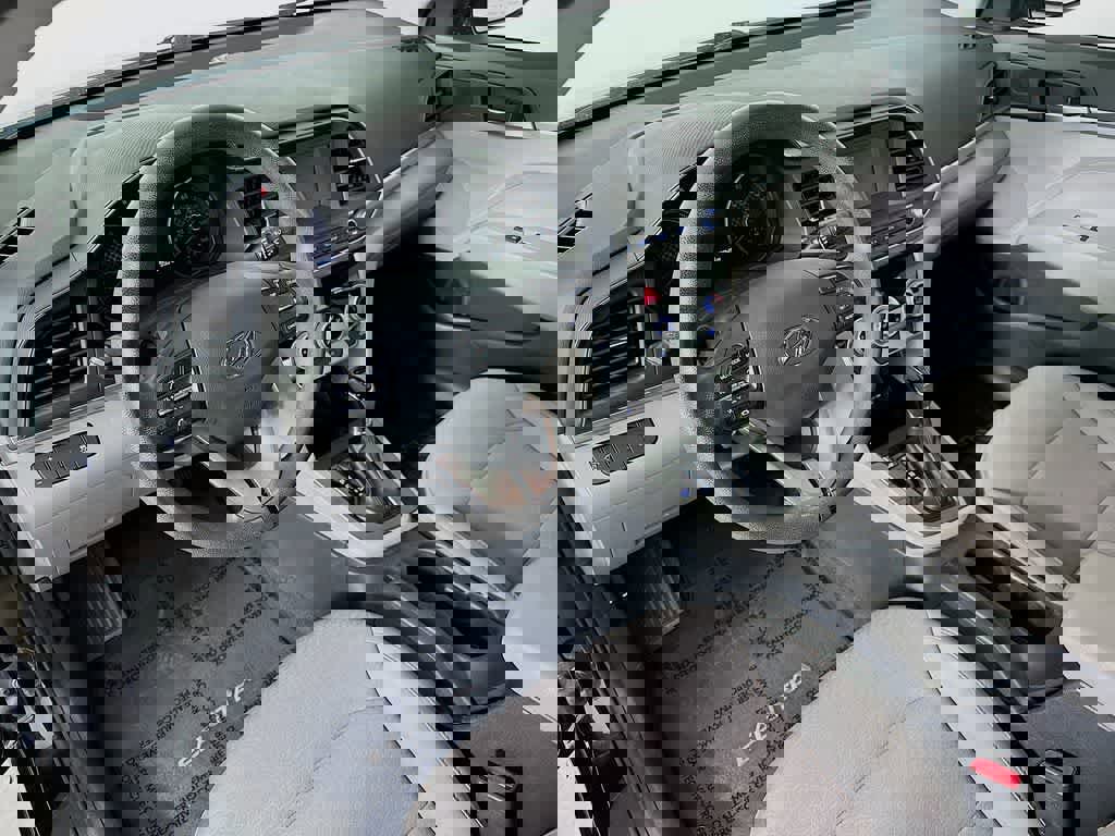 Used 2019 Hyundai Elantra SE image 9