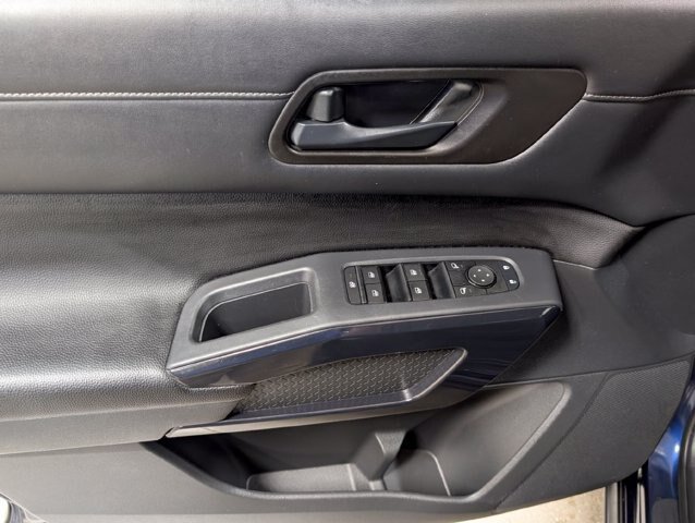 Used 2024 Nissan Pathfinder SV FWD image 10