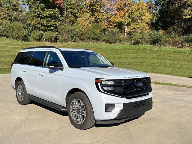 Certified 2025 Ford Expedition Active AWD/4WD image 3