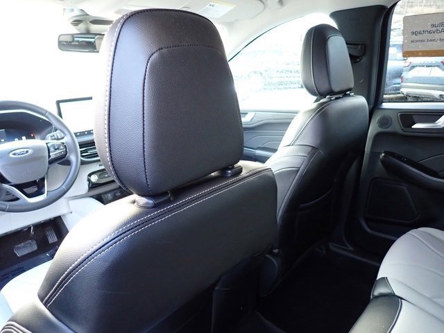 Certified 2025 Ford Escape Platinum w/ Premium Technology Package image 17