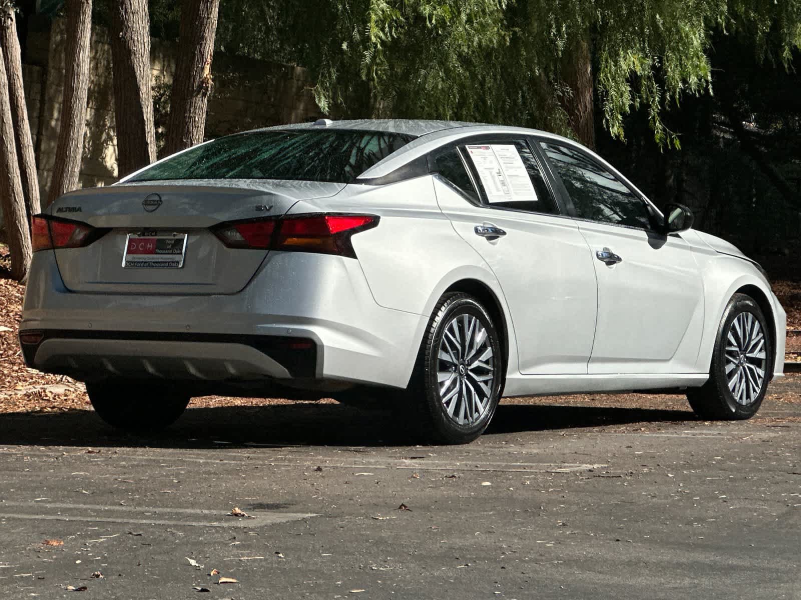 Used 2024 Nissan Altima 2.5 SV FWD image 2