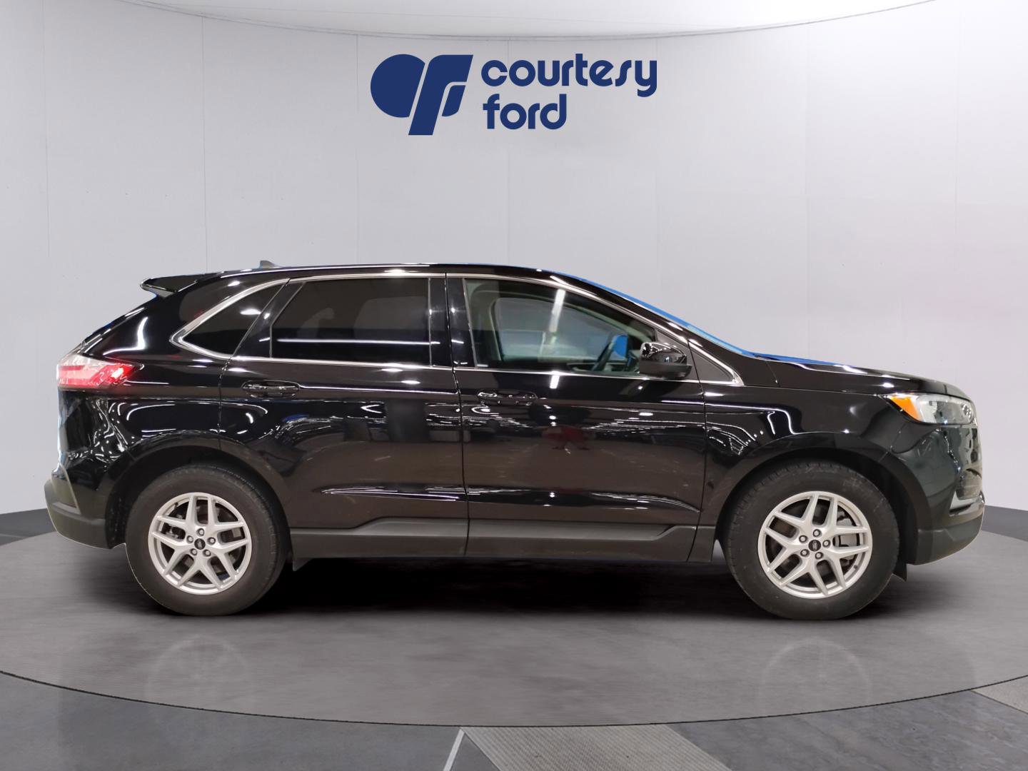 Certified 2024 Ford Edge SEL image 5