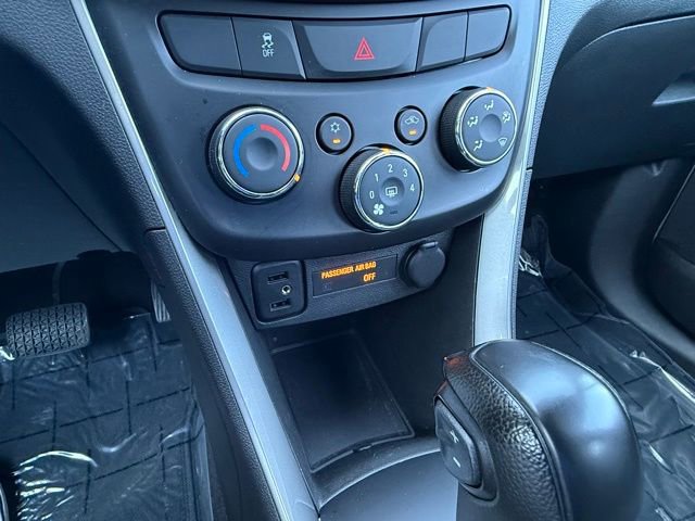 Used 2021 Chevrolet Trax LS FWD image 26