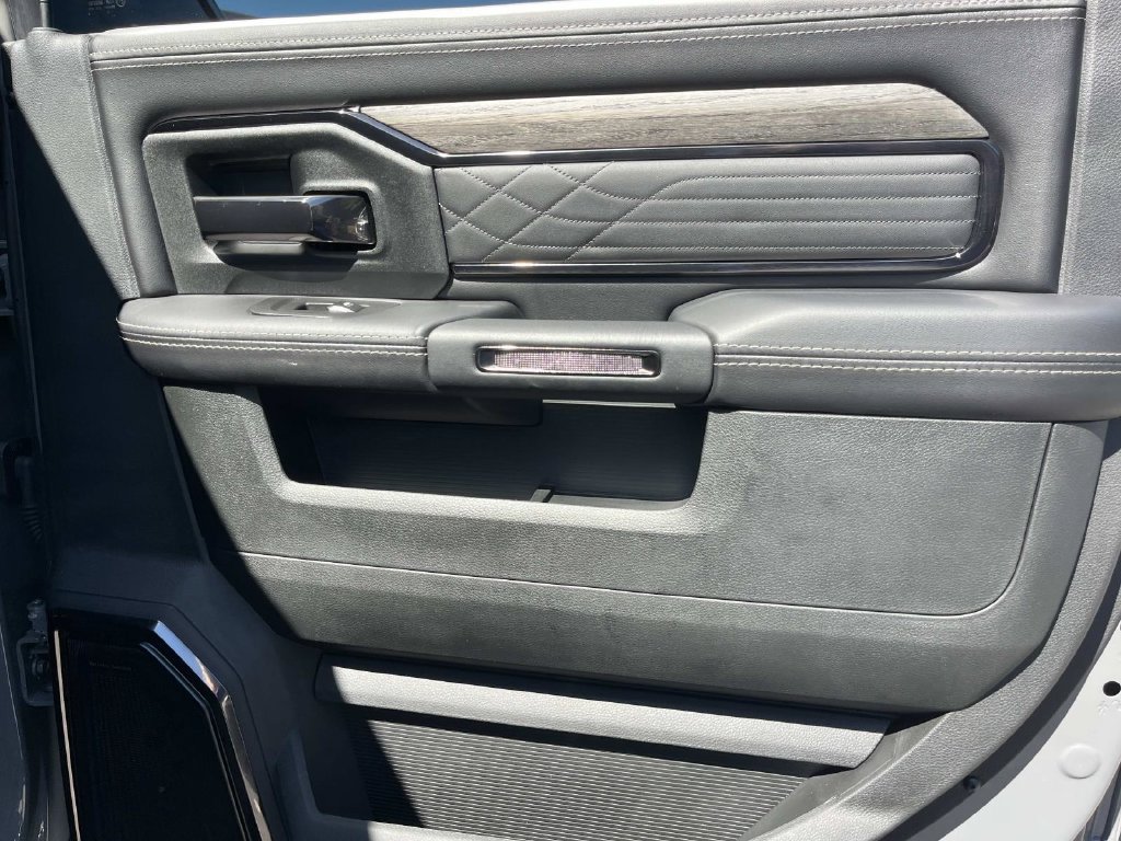 Used 2025 RAM 3500 Limited AWD/4WD image 27