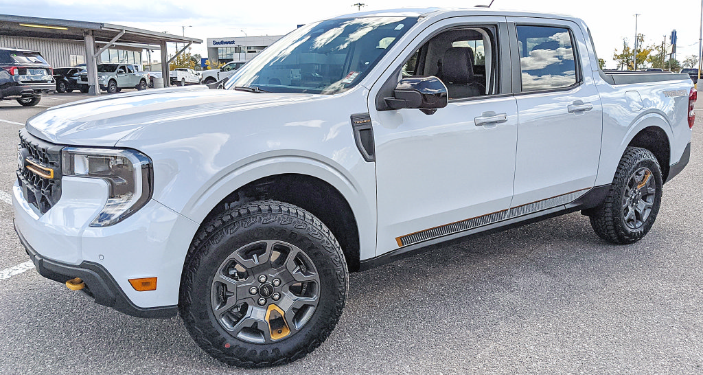 Certified 2026 Ford Maverick Tremor AWD/4WD image 6