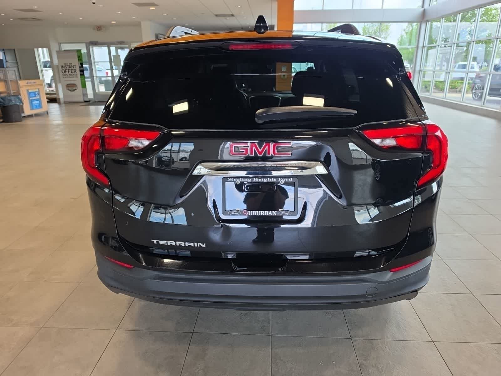 Used 2020 GMC Terrain SLE w/ Driver Convenience Package FWD image 9