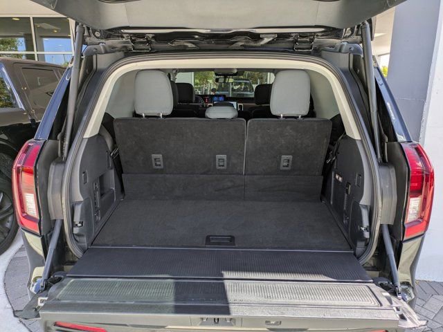 Certified 2025 Ford Expedition Active image 19