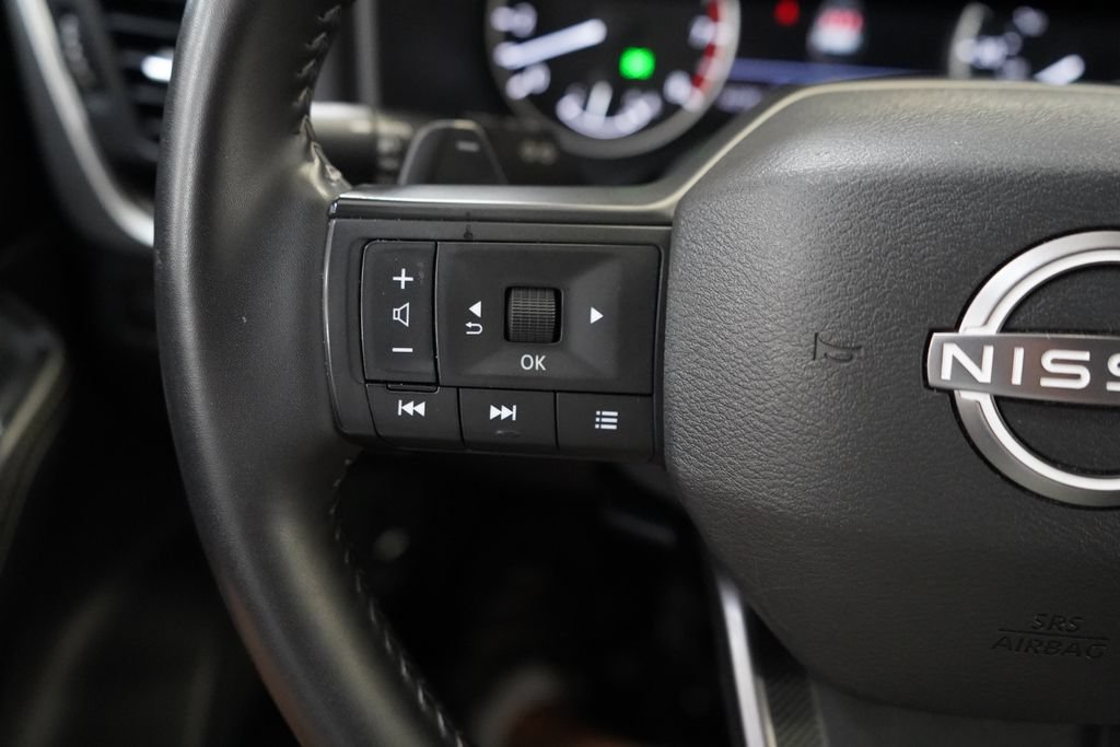 Used 2025 Nissan Rogue SV FWD image 31