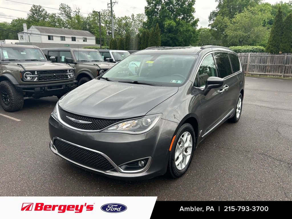 Used 2017 Chrysler Pacifica Touring-L w/ Tire & Wheel Group