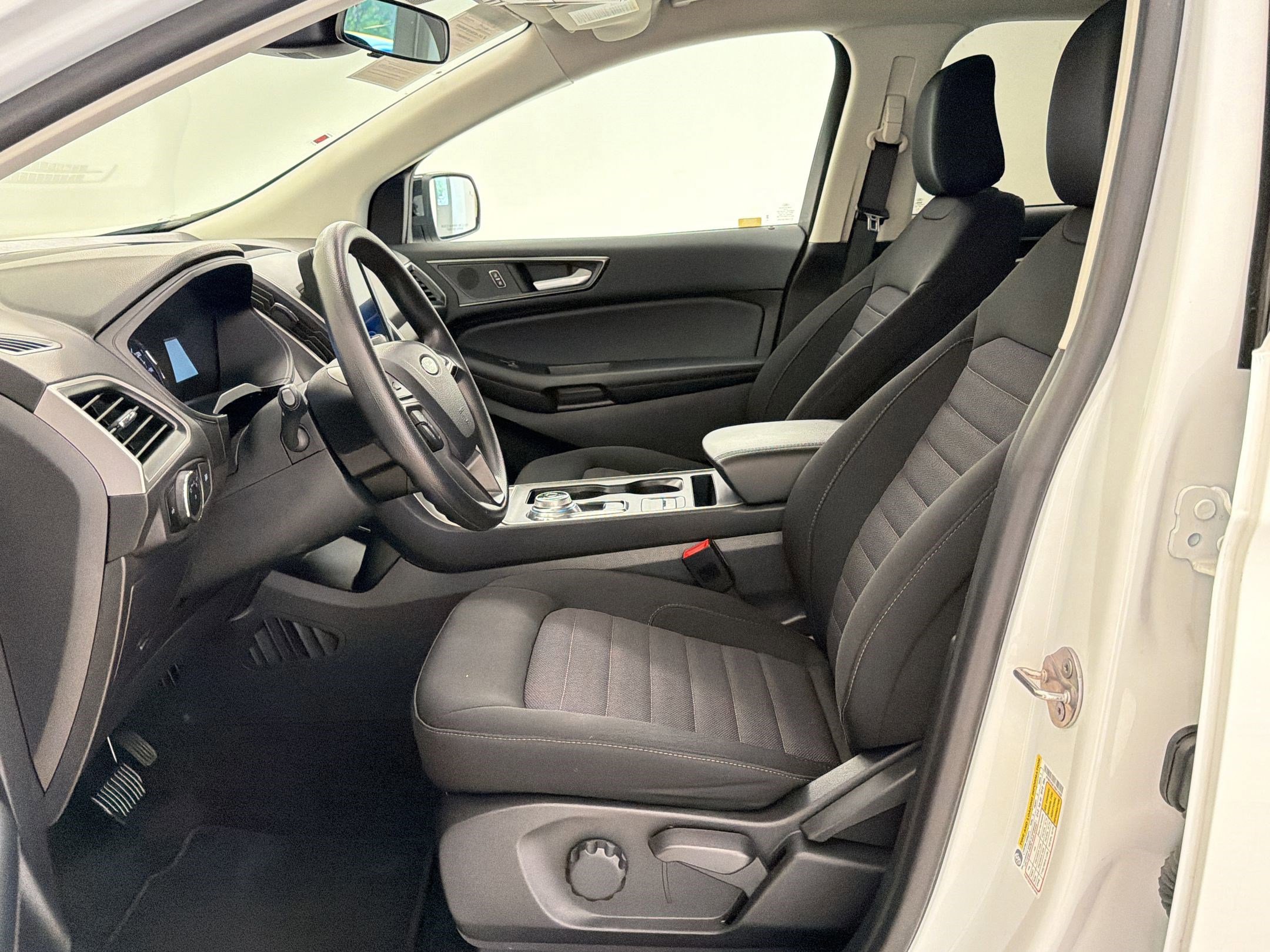 Certified 2024 Ford Edge SE w/ Black Appearance Package image 10