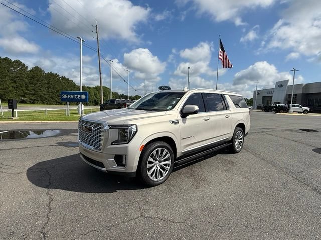 Used 2021 GMC Yukon XL Denali w/ Denali Premium Package RWD image 3