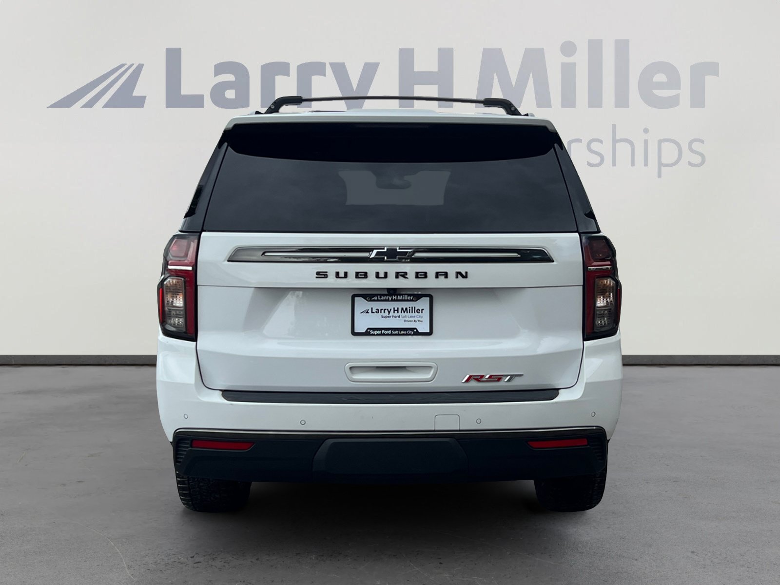 Used 2021 Chevrolet Suburban RST w/ Luxury Package AWD/4WD image 4