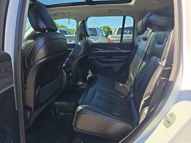 Used 2023 Jeep Grand Cherokee Limited AWD/4WD image 17