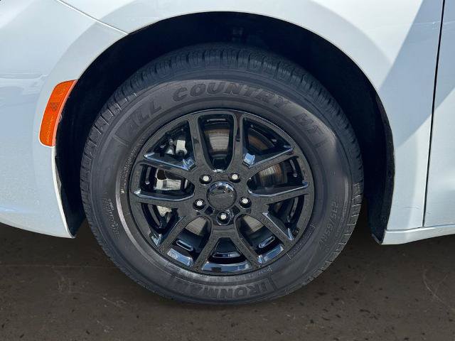 Used 2024 Chrysler Pacifica Touring-L FWD image 25