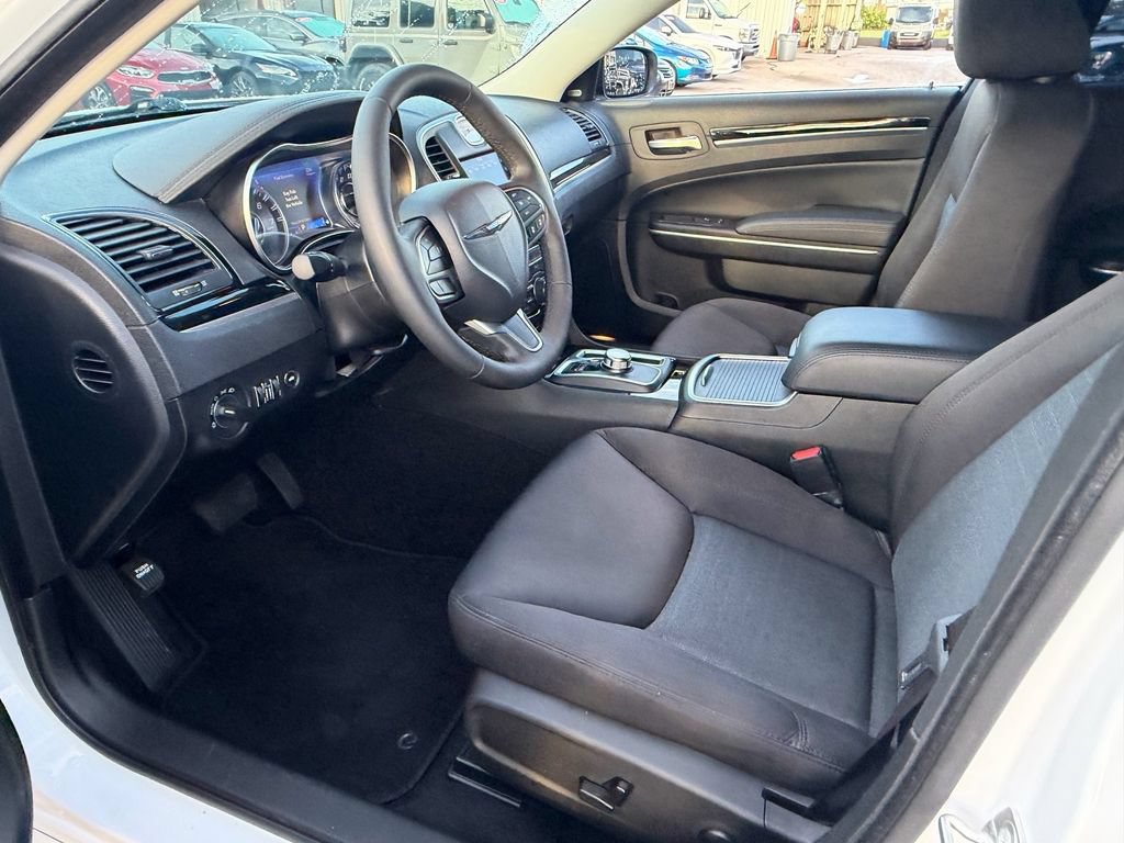 Used 2023 Chrysler 300 Touring w/ Safetytec Plus Group RWD image 11
