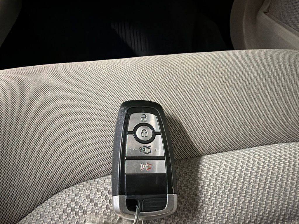 Certified 2018 Ford Fusion SE w/ Fusion SE Technology Package FWD image 37