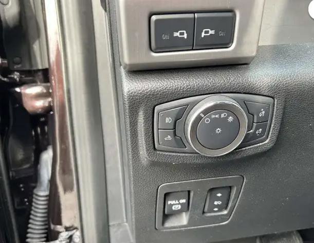 Certified 2019 Ford F150 Platinum w/ Max Trailer Tow Package image 13