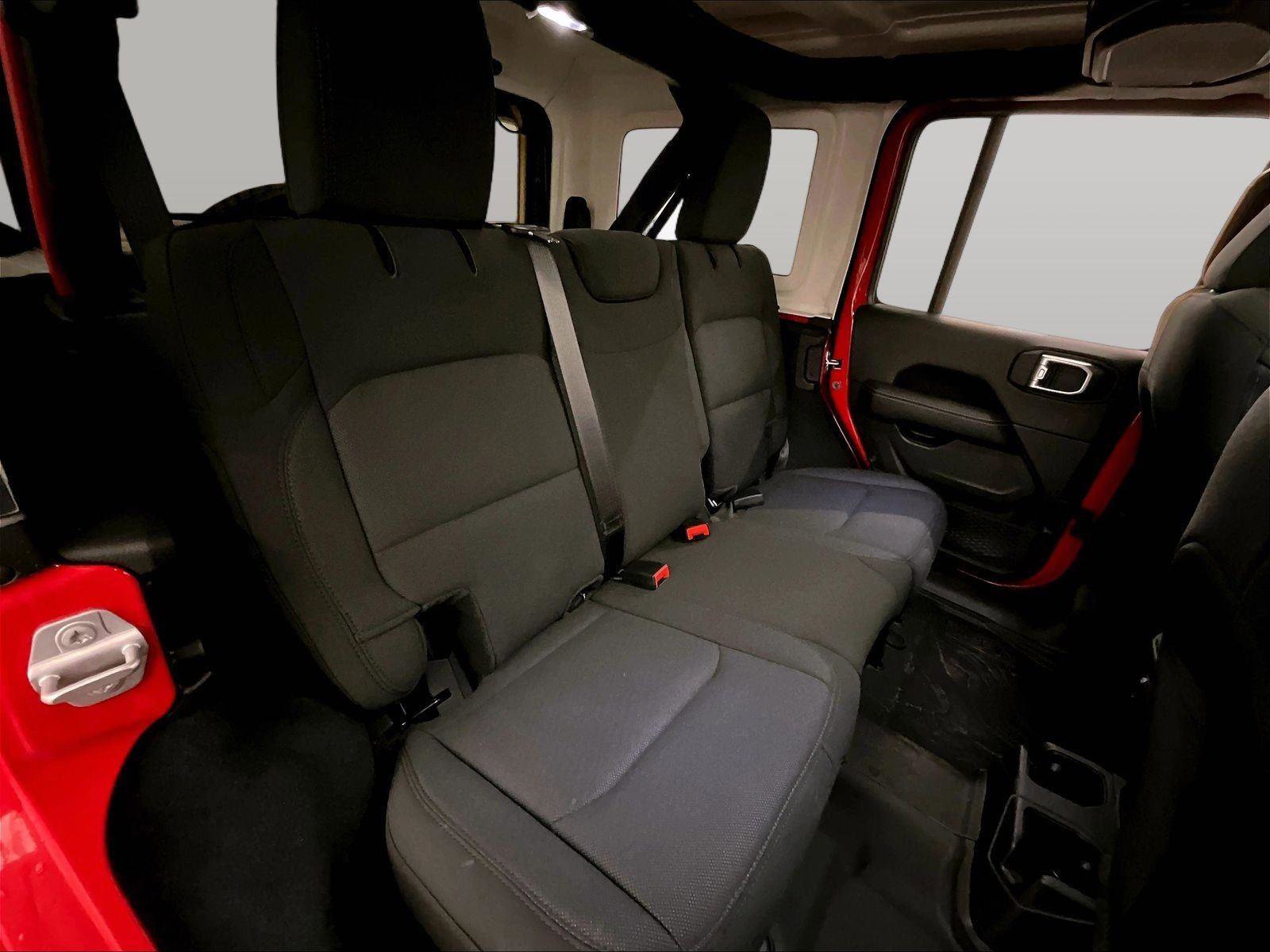 Used 2022 Jeep Wrangler Unlimited Sahara w/ LED Lighting Group AWD/4WD image 26