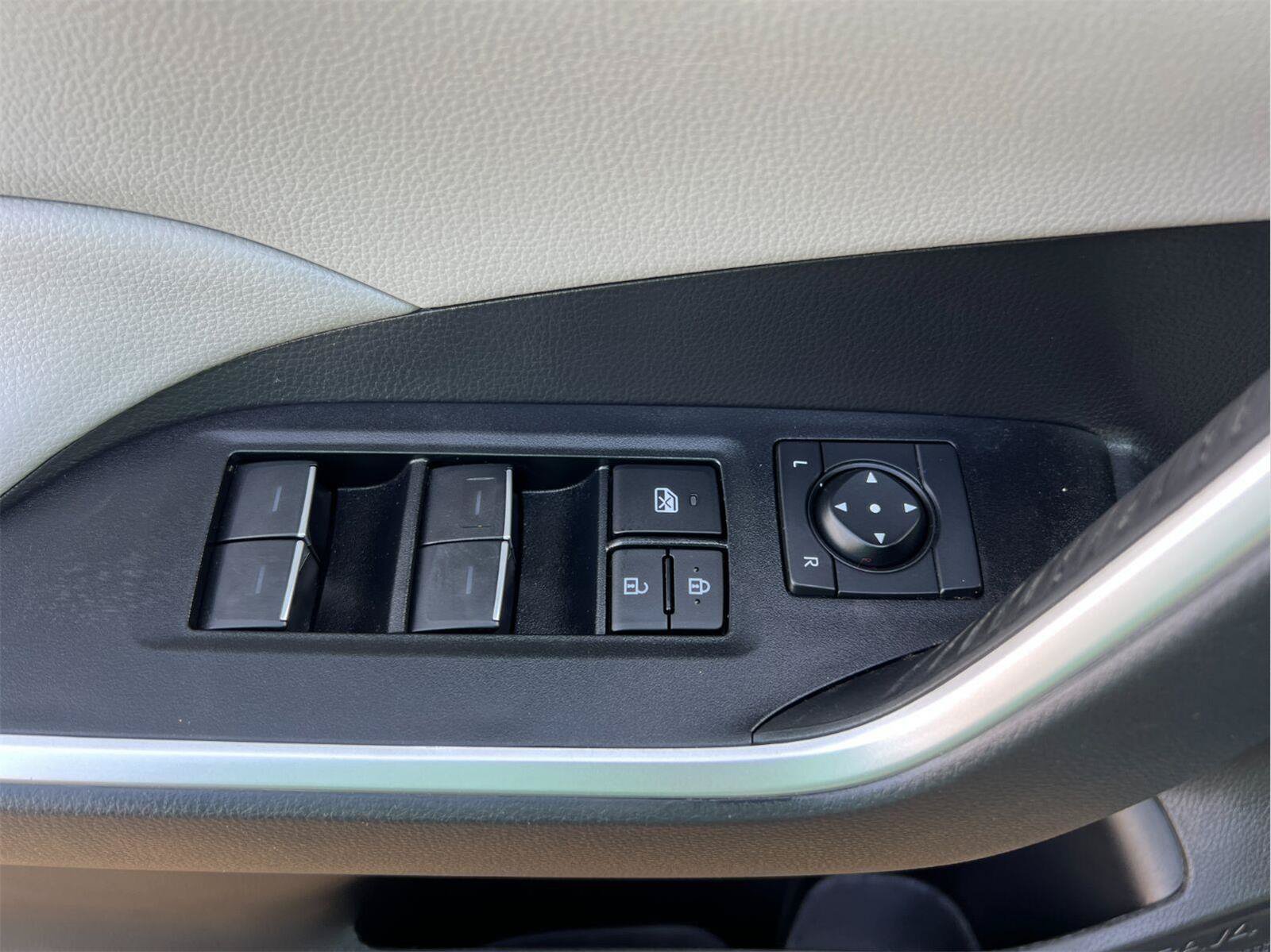 Used 2023 Toyota RAV4 XLE Premium FWD image 13