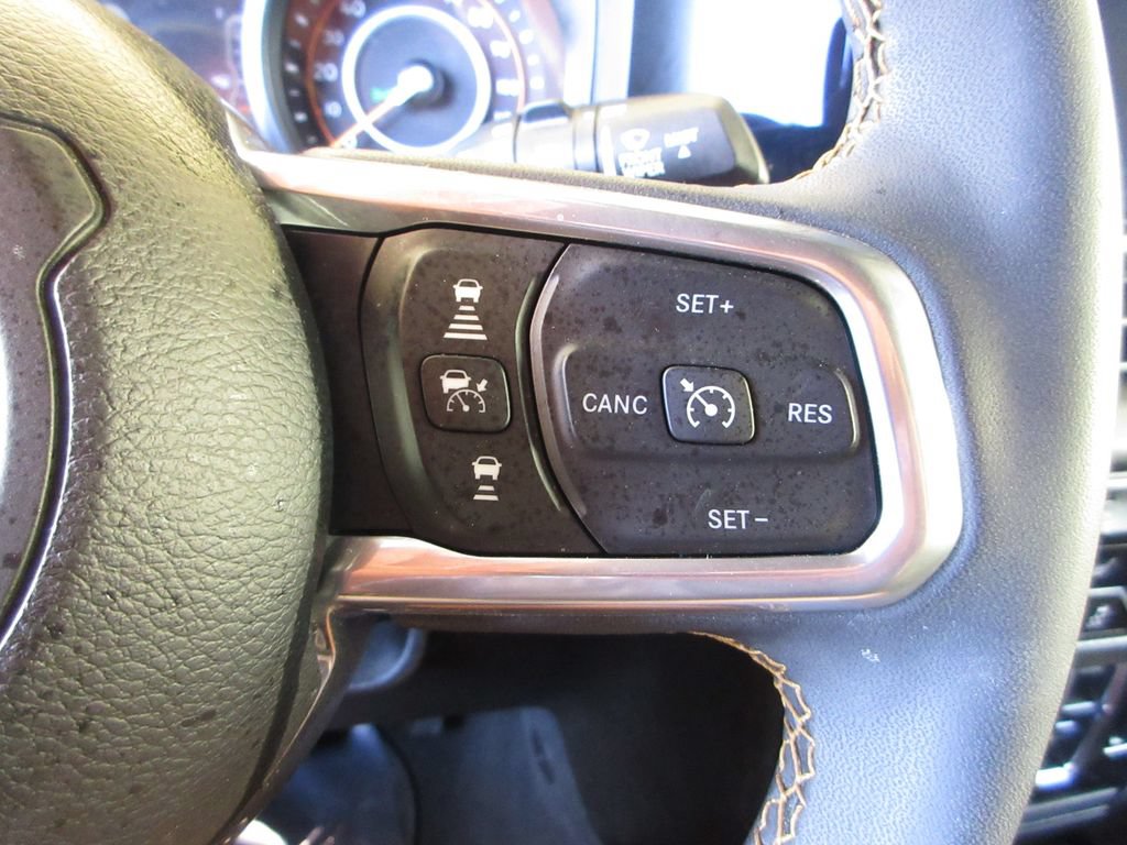 Used 2024 Jeep Wrangler Unlimited Sahara w/ Technology Group AWD/4WD image 16