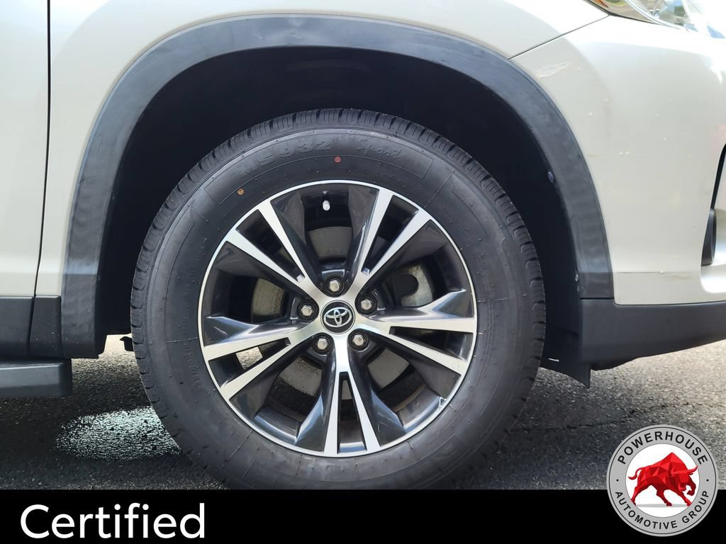 Used 2019 Toyota Highlander LE FWD image 12