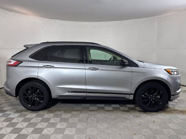 Certified 2024 Ford Edge SE w/ Black Appearance Package AWD/4WD image 2