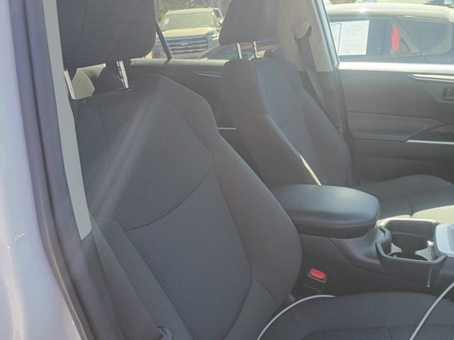 Used 2021 Toyota RAV4 LE image 17