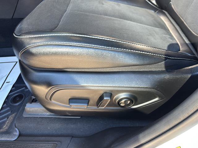 Used 2024 Jeep Grand Cherokee L Altitude AWD/4WD image 12